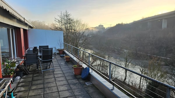 schöne und helle 1.5-Attikazimmerwohnung mit Aussicht auf die Aare 2