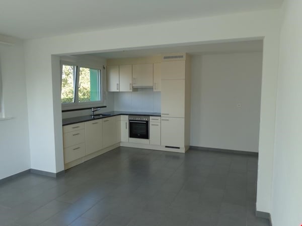 schöne 2.5-Zimmerwohnung an ruhiger Lage mit Balkon 3