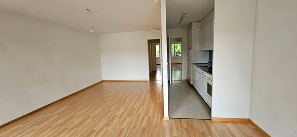 helle 3.5-Zimmerwohnung mit Balkon in Brügg 4