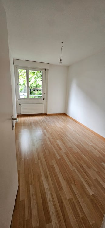 helle 3.5-Zimmerwohnung mit Balkon in Brügg 5
