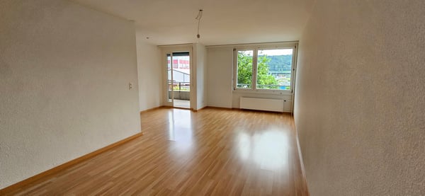 helle 3.5-Zimmerwohnung mit Balkon in Brügg 3