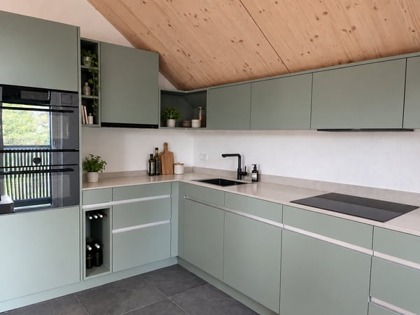 neue und moderne 3.5-Zimmer-Dachgeschosswohnung mit Aussicht ins Grüne 3