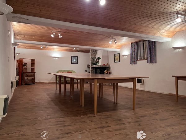 Vielseitig nutzbarer Raum mit Cheminée und Lagerraum an Toplage in Biel zu vermieten 2