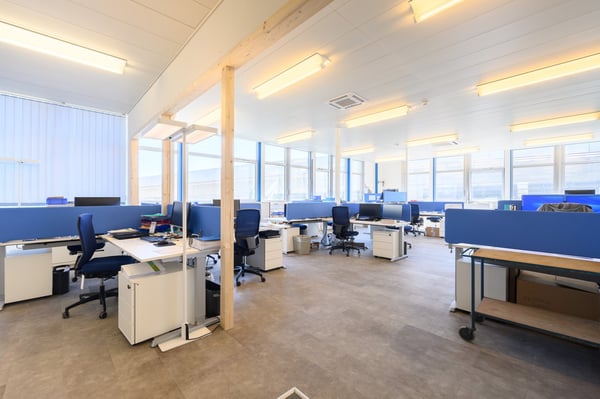 Produktionshalle im EG, Büro im 1. OG sowie Lager/Kompressorraum im UG, 1458m2 BGF 9