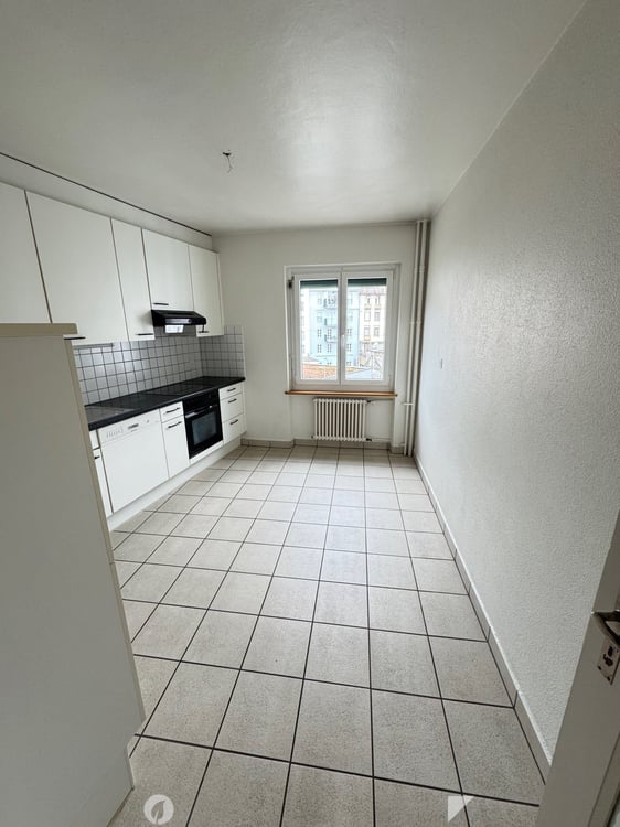 Helle 4-Zimmer-Wohnung mit Balkon iim Stadtzentrum 2