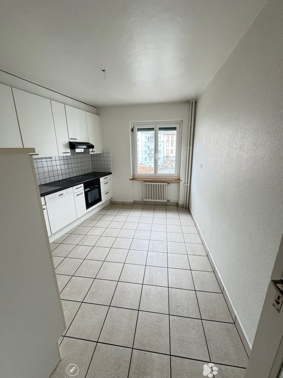 Helle 4-Zimmer-Wohnung mit Balkon iim Stadtzentrum 2