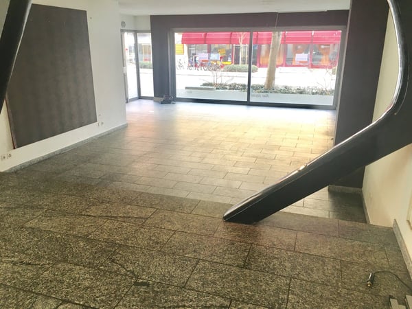 Attraktive Geschäftsfläche mit Schaufenster im Herzen von Biel 2