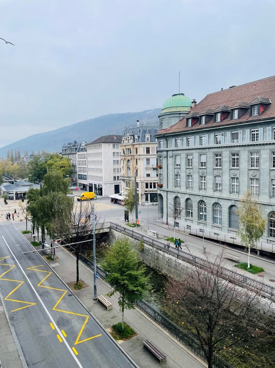 Ideal für Wohngemeinschaften - komplett möblierte 1.5-Zwg. im Herzen von Biel 1