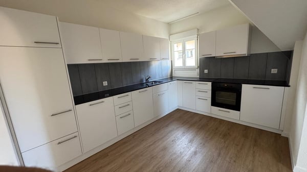 Moderne 1.5-Zimmer-Dachwohnung an zentraler Lage in Grenchen 3