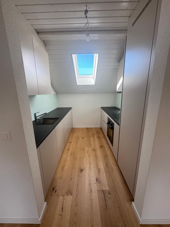 Aussergewöhnliche 1.5-Zimmer-Dachwohnung an erhöhter Lage in Grenchen 2