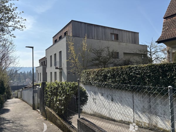 Charmante 4.5-Zimmer-Wohnung mit Balkon und schöner Aussicht in Biel 1