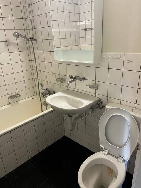 Helle 2.5-Zimmer-Wohnung mit Balkon in Brügg – ab sofort verfügbar! 7