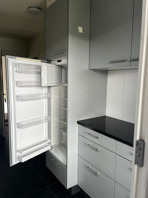 Helle 2.5-Zimmer-Wohnung mit Balkon in Brügg – ab sofort verfügbar! 2