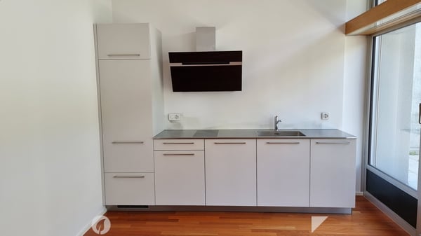 Modernes 1.5-Zimmer-Loft im 7. Stock mit Panoramablick in Biel/Bienne 2