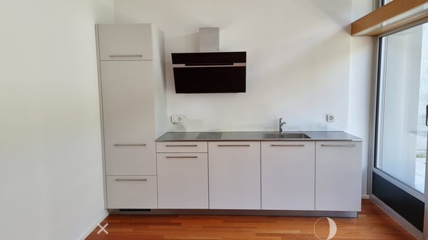 Modernes 1.5-Zimmer-Loft im 7. Stock mit Panoramablick in Biel/Bienne 2