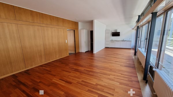 Modernes 1.5-Zimmer-Loft im 7. Stock mit Panoramablick in Biel/Bienne 1