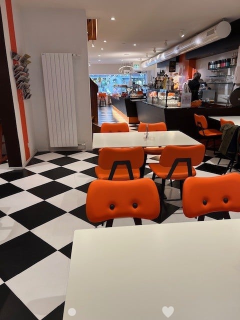 Charmantes Café Lokal an der Marktgasse 16/18 in Biel 3
