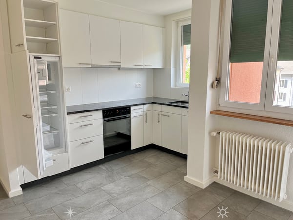 Biel, 2.5-Zimmer-Wohnung mit zwei Balkonen an Aarbergstrasse 86 1