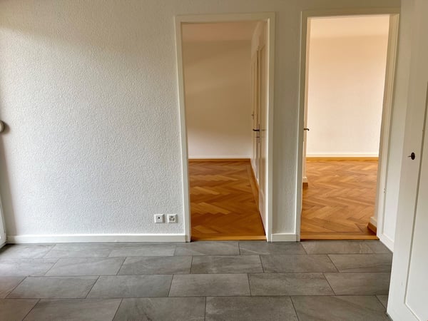 Biel, 1.5-Zimmer-Wohnung mit zwei Balkonen an Aarbergstrasse 86 11