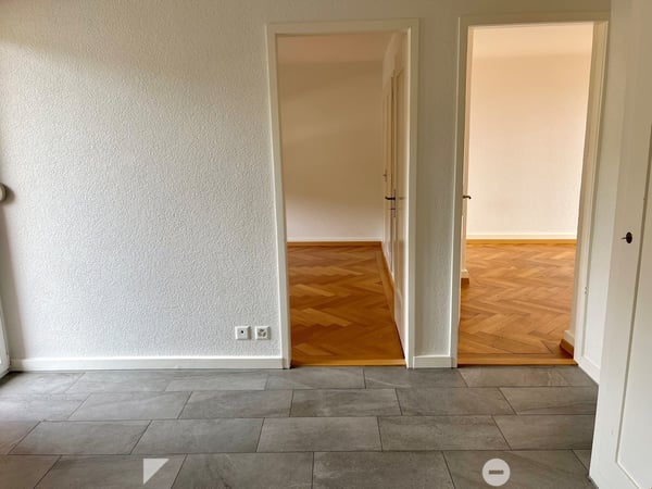 Biel, 2.5-Zimmer-Wohnung mit zwei Balkonen an Aarbergstrasse 86 3