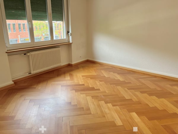 Biel, 2.5-Zimmer-Wohnung mit zwei Balkonen an Aarbergstrasse 86 5