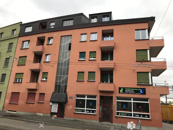 Biel, 2.5-Zimmer-Wohnung mit zwei Balkonen an Aarbergstrasse 86 6