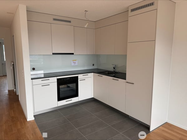Komplett sanierte 2.5-Zimmerwohnung 1