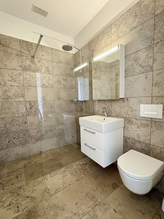 Exklusive und moderne 2.5-Zimmer-Wohnung mit Seenähe in Nidau 5