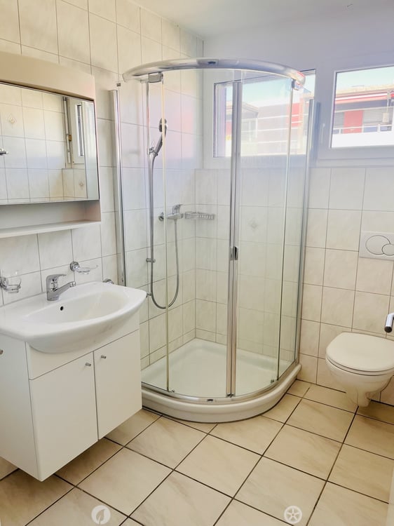 Helle 4-Zimmer-Wohnung mit Balkon und moderner Ausstattung in Biel 5