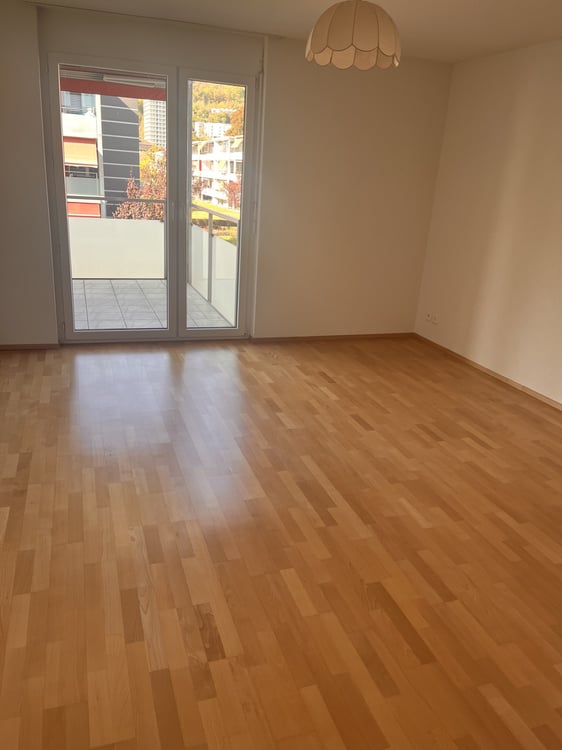Helle 4-Zimmer-Wohnung mit Balkon und moderner Ausstattung in Biel 8