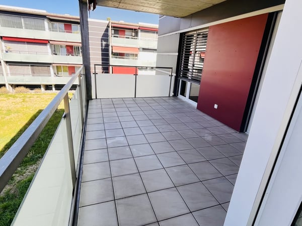 Helle 2-Zimmer-Wohnung mit Balkon und moderner Ausstattung in Biel 3