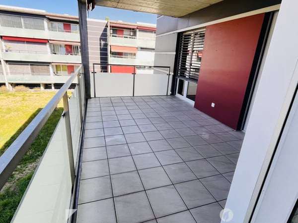 Helle 4-Zimmer-Wohnung mit Balkon und moderner Ausstattung in Biel 3