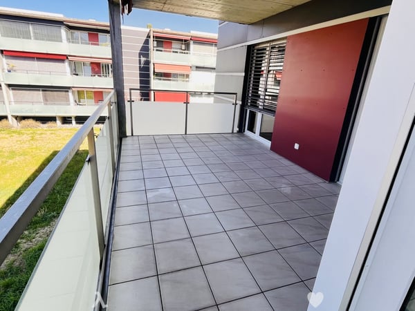 Helle 2-Zimmer-Wohnung mit Balkon und moderner Ausstattung in Biel 3