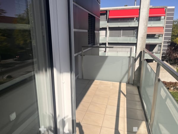 Helle 4-Zimmer-Wohnung mit Balkon und moderner Ausstattung in Biel 7