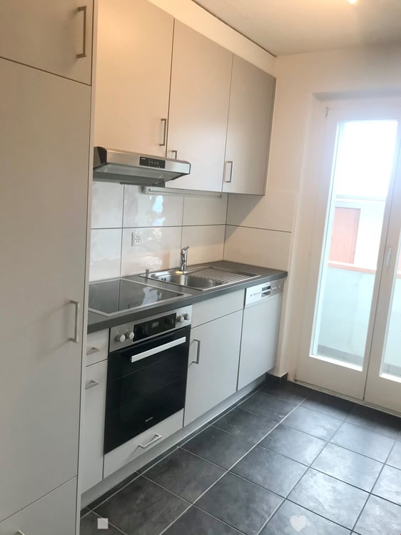Grosszügige 2.5-Zimmer-Wohnung mit zwei Balkonen in Biel/Bienne 1