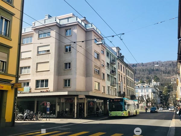 Helle 4.5-Zimmer-Wohnung an zentraler Lage in Biel 1