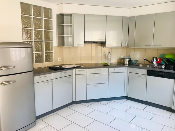 Helle 3.5-Zimmer-Wohnung an zentraler Lage in Biel 2