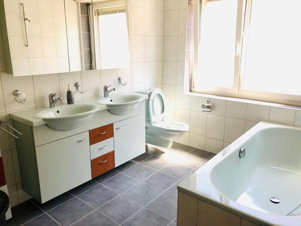 Helle 3.5-Zimmer-Wohnung an zentraler Lage in Biel 3