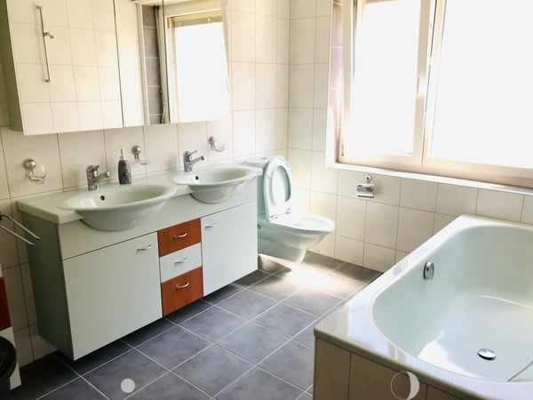 Helle 4.5-Zimmer-Wohnung an zentraler Lage in Biel 3