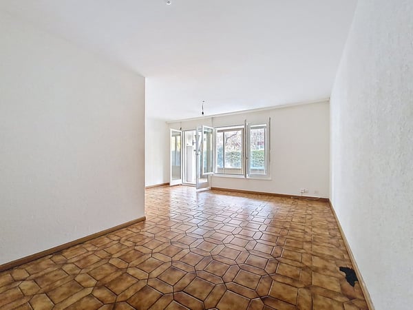 ion, appartement 1.5 pièces au rez avec jardin et place de parc intérieure 3