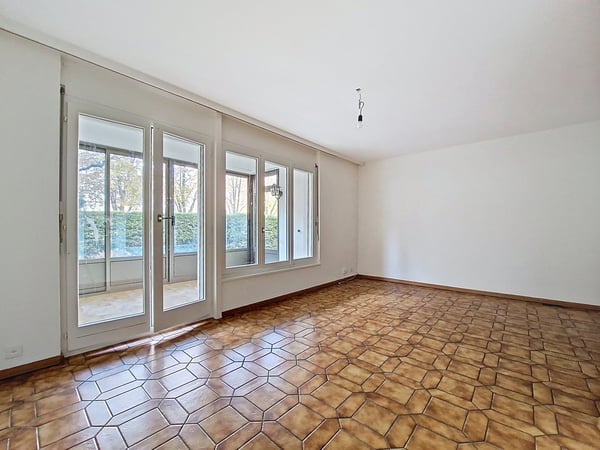 ion, appartement 1.5 pièces au rez avec jardin et place de parc intérieure 2