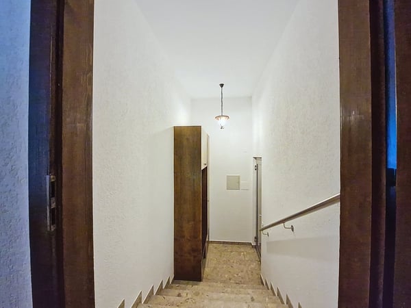 ion, appartement 1.5 pièces au rez avec jardin et place de parc intérieure 18