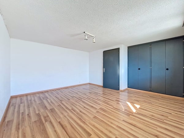 Flanthey – Charmante villa 1.5 pièces avec terrasse, pelouse et garage double 25