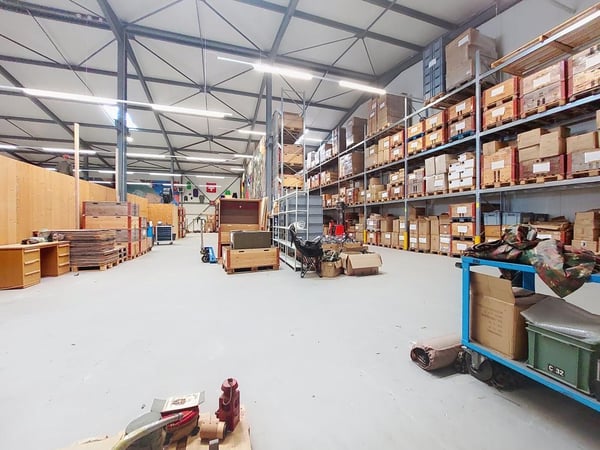 Sion, à louer local de stockage au rez de 355 m2 dans un bâtiment industriel entièrement rénové 2