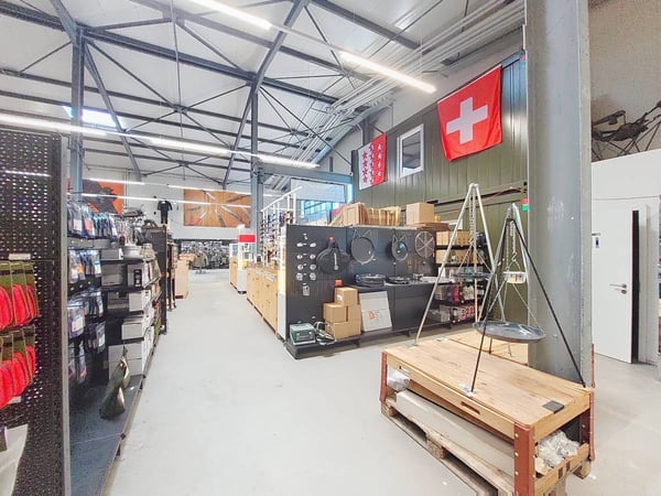 Sion, à louer 1 local de 355.50m2 dans un bâtiment industriel entièrement rénové. 3