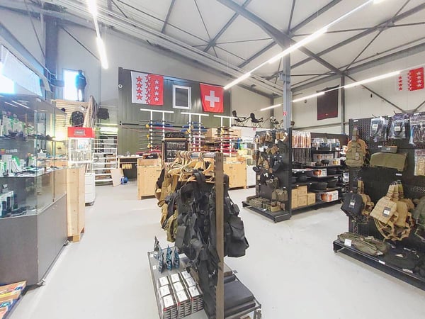 Sion, à louer 1 local de 355.50m2 dans un bâtiment industriel entièrement rénové. 5
