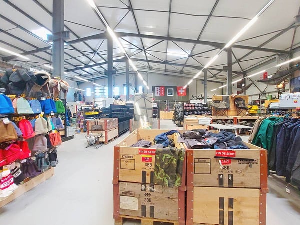 Sion, à louer 1 local de 355.50m2 dans un bâtiment industriel entièrement rénové. 7