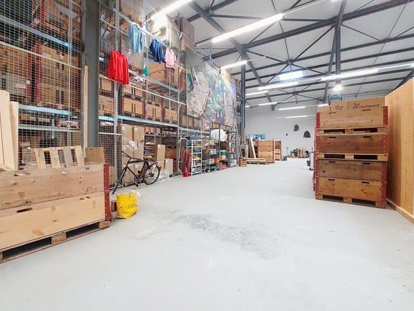 Sion, à louer 2 locaux de 297.60 m2 chacun dans un bâtiment industriel entièrement rénové. 9
