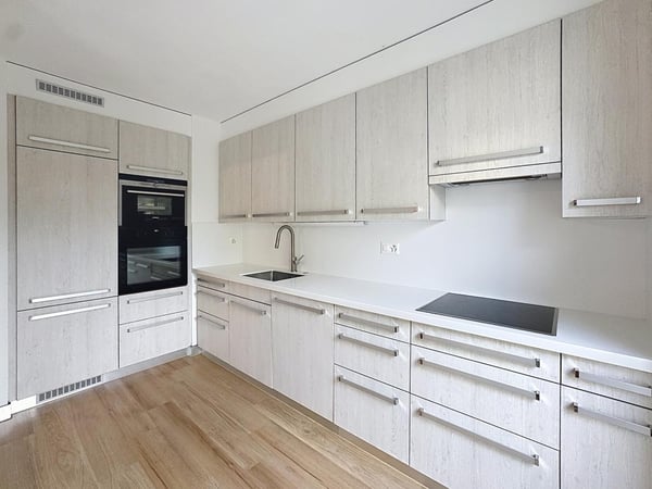 Sion – Appartement de 2.5 pièces au rez avec pelouse privative et garage-box, proche du centre-ville 6