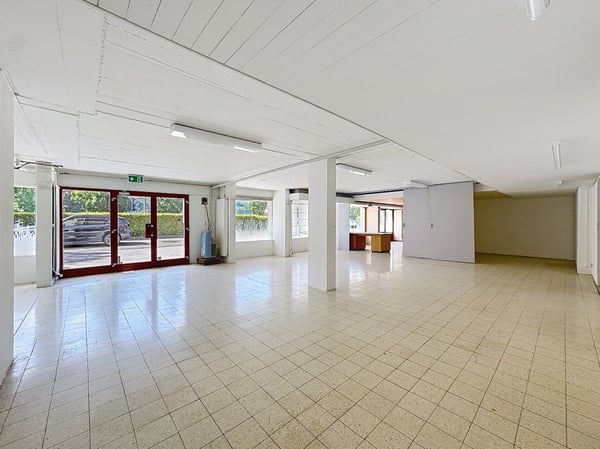 Sion, centre-ville : local commercial de 230 m² avec un grand potentiel d'aménagement 2
